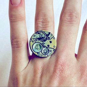 super rad steampunk ring!! watch interior gears